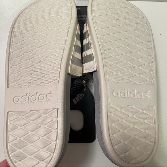 Adidas Adilette Comfort Slides Slip On White and Silver Woman’s Size 7 Sandal - Picture 5 of 12
